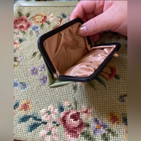 Vintage Floral Needlepoint Hand Purse - Picture 9 of 10